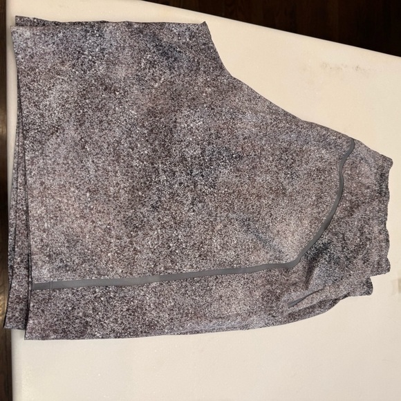 LULULEMON Mens Pace Breaker LINED SHORT 9" INSEAM GRAY & Black Size Large - Picture 11 of 11